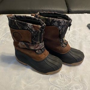 Kid snow boots, Camo and tan